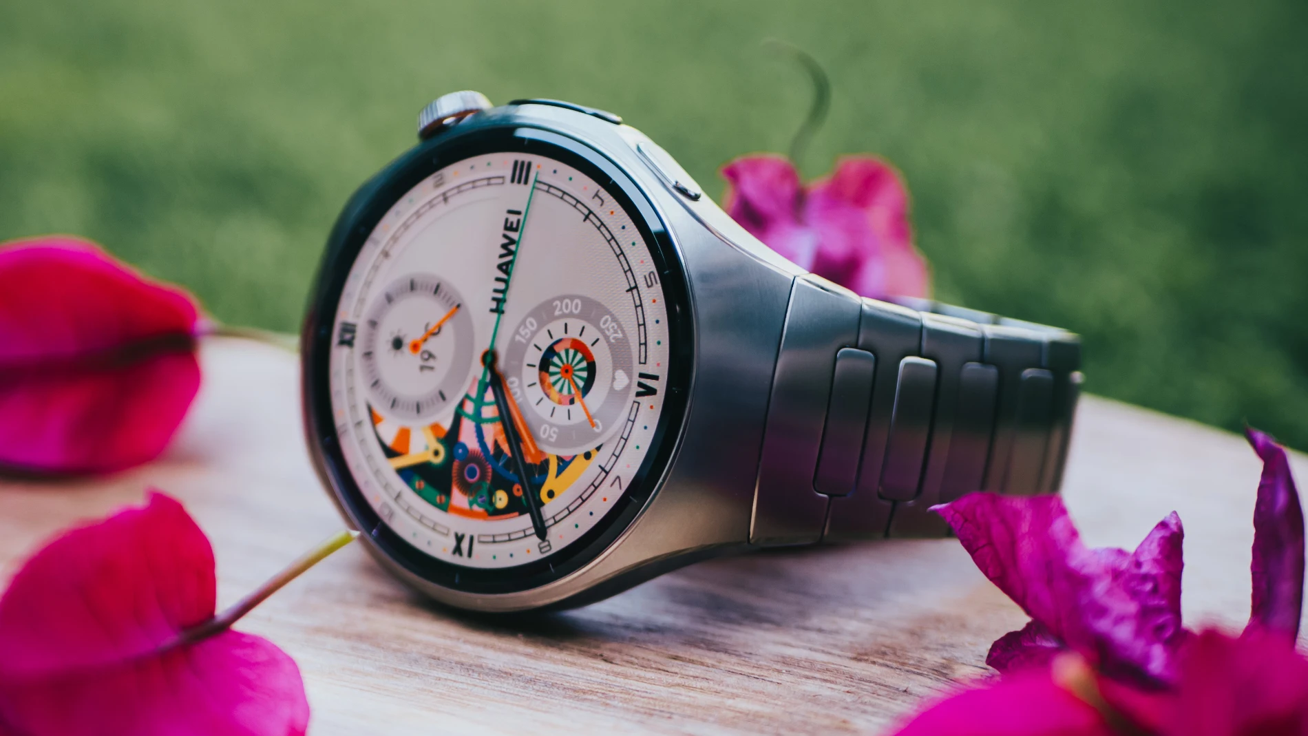 El HUAWEI Watch 5 de 46 milímetros en su acabado plata
