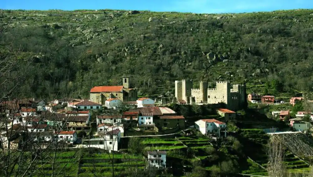 Montemayor del Río con su castillo
