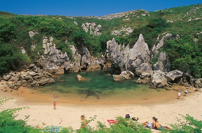 Así es la playa más pequeña del mundo y está en Asturias