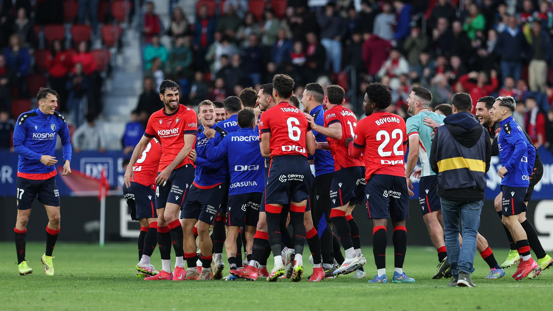 Players of CA Osasuna celebrate during the Spanish League, LaLiga EA Sports, football match played between CA Osasuna and Atletico de Madrid at El Sadar stadium on May 15, 2025, in Pamplona, Navarra, Spain. AFP7 15/05/2025 ONLY FOR USE IN SPAIN