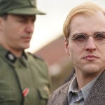 Jonas Dassler da vida a Dietrich Bonhoeffer