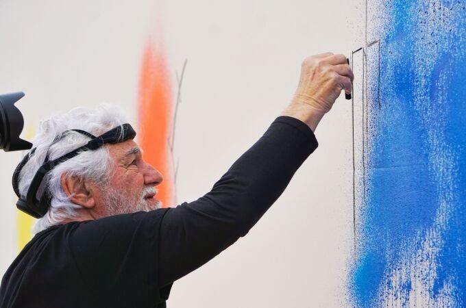 La Fundación Cajamurcia presenta Gabarrón. El cristal de la memoria (1961-2025), una exposición antológica que celebra el 80 aniversario del artista y que está comisariada por Cristóbal Belda con la colaboración de Javier Pérez Segura