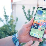 El iPhone 16 es un móvil pequeño y compacto