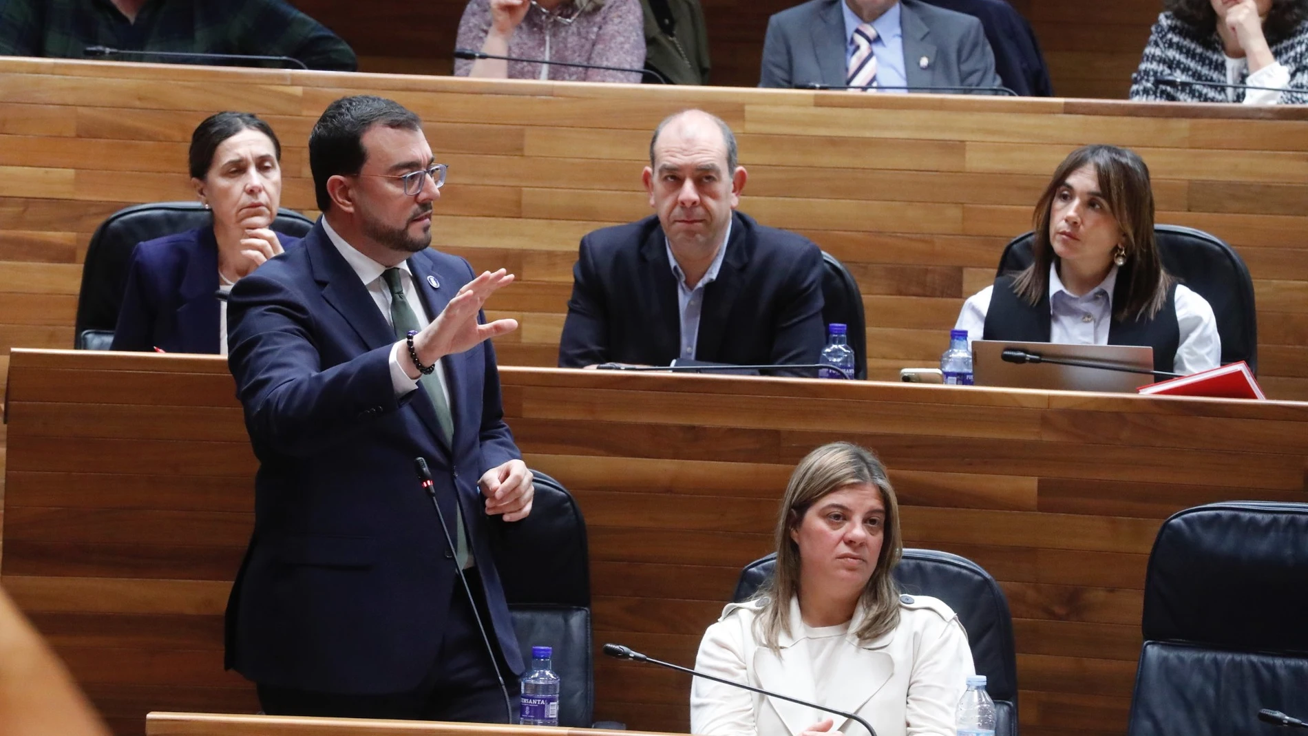 El Gobierno de Asturias anuncia una bajada del IRPF que beneficiará a "siete de cada diez asturianos"