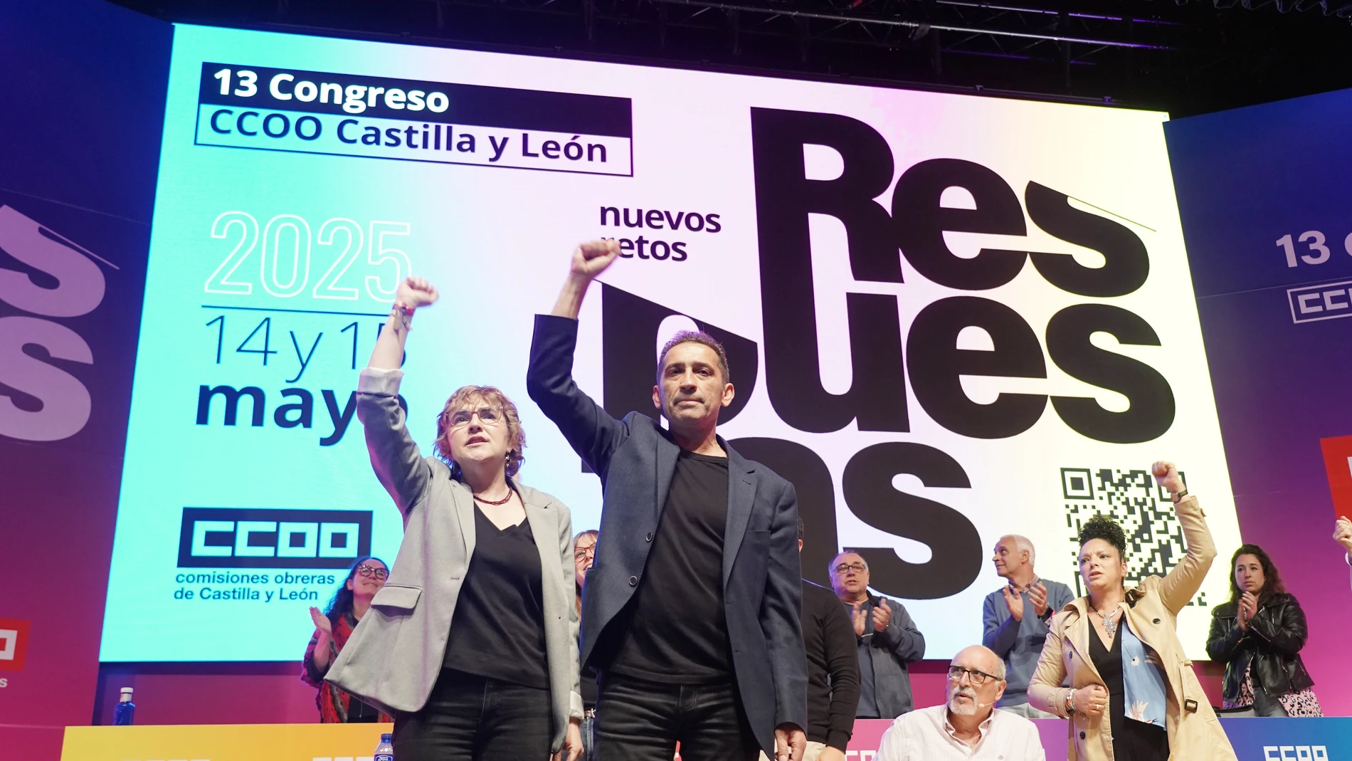 Ana Fernández, puño en altoo, junto a Vicente Andrés, tras ser elegida al frente de CCOO en Castilla y León