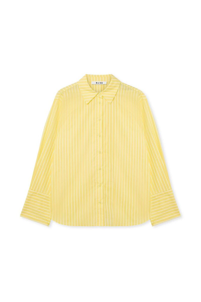 Camisa de rayas.