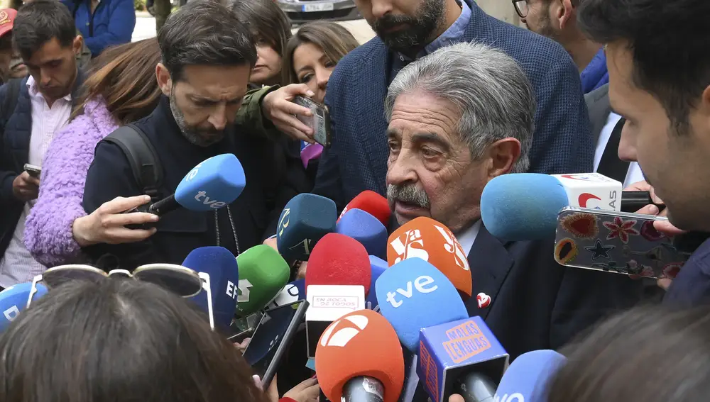 Miguel Ángel Revilla tras el acto de conciliación