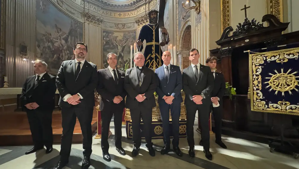 Díez durante el Besapié de la Cofradía del Dulce Nombre de Jesús Nazareno en Roma ( @jhsleon ) que ha tenido lugar en la Basílica di Sant'Andrea della Valle