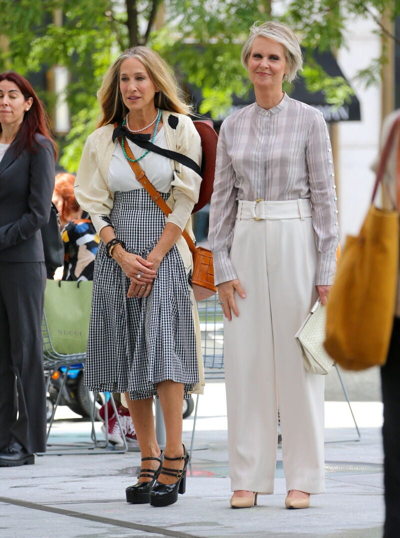 Sarah Jessica Parker y Cynthia Nixon en una escena de 'And Just Like That'.