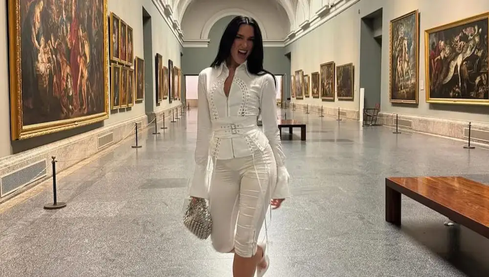 Dua Lipa en el Museo del Prado