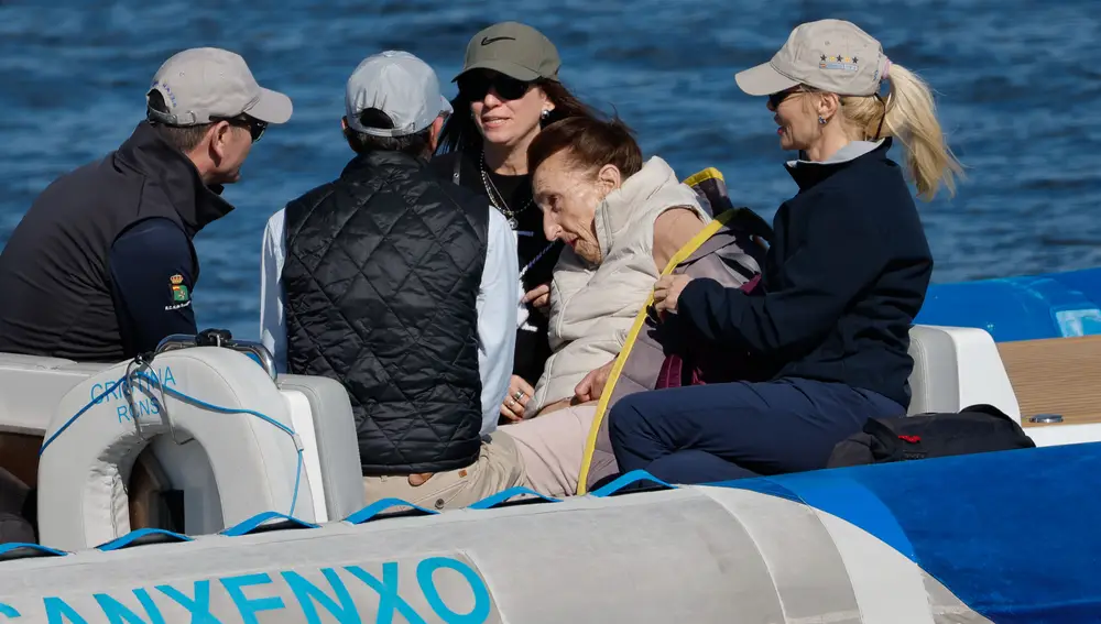 El rey Juan Carlos navega en Sanxenxo tras no acudir al acto de conciliación con Revilla