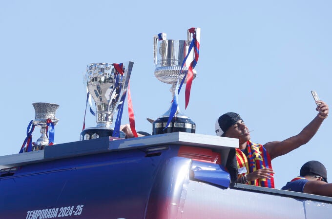 El Barcelona celebrar el triplete con una rúa por las calles de la ciudad