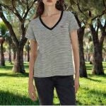 Amazon liquida esta camiseta Levi’s con el escote más favorecedor y queda ideal con vaqueros