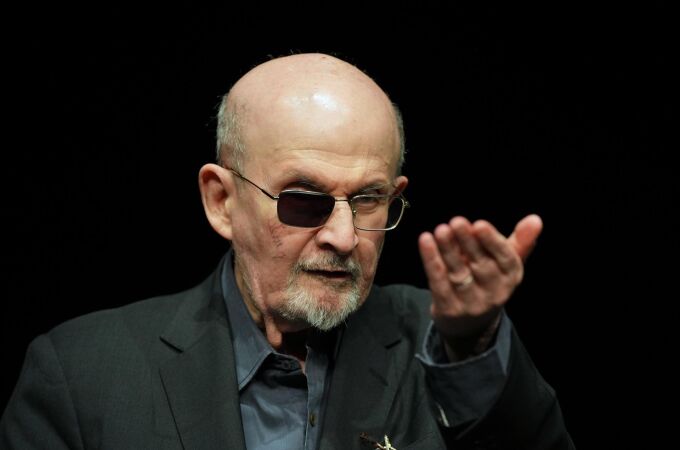 EEUU.- AMP.- El agresor del escritor británico Salman Rushdie, condenado a 25 años de cárcel
