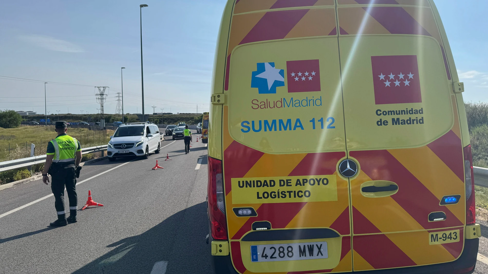 ALCORCÓN (MADRID), 17/05/2025.- El conductor de una furgoneta, de 44 años, ha fallecido este sábado en un accidente de tráfico en la M-506, en el término municipal de Alcorcón, al salirse de la vía el vehículo que conducía, mientras que su acompañante, de 59 años, ha sufrido lesiones leves. EFE/Comunidad de Madrid SOLO USO EDITORIAL/SOLO DISPONIBLE PARA ILUSTRAR LA NOTICIA QUE ACOMPAÑA (CRÉDITO OBLIGATORIO)