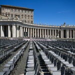 Preparativos para la ceremonia de Pontificado en la Plaza de San Pedro