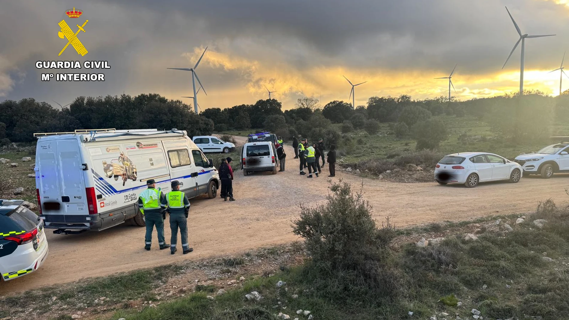 Efectivos de la Guardia Civil en la RAVE de Aguaviva de la Vega