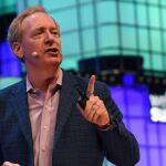 Brad Smith, exvicepresidente de Microsoft, y la vigilancia extrema de la tecnología: "Parecerá la novela '1984'"