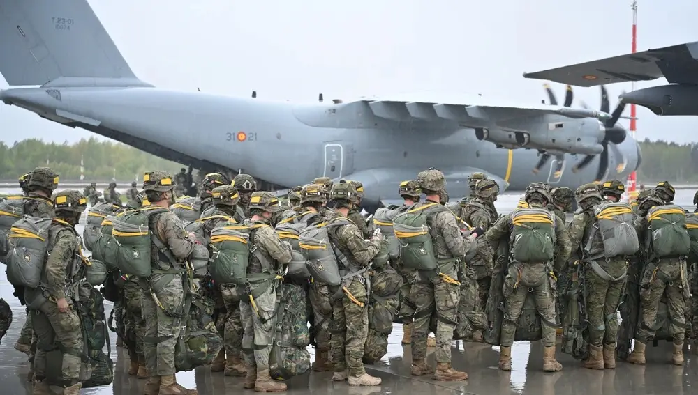 Paracaidistas de la Bripac, listos para subir al A400M para el salto