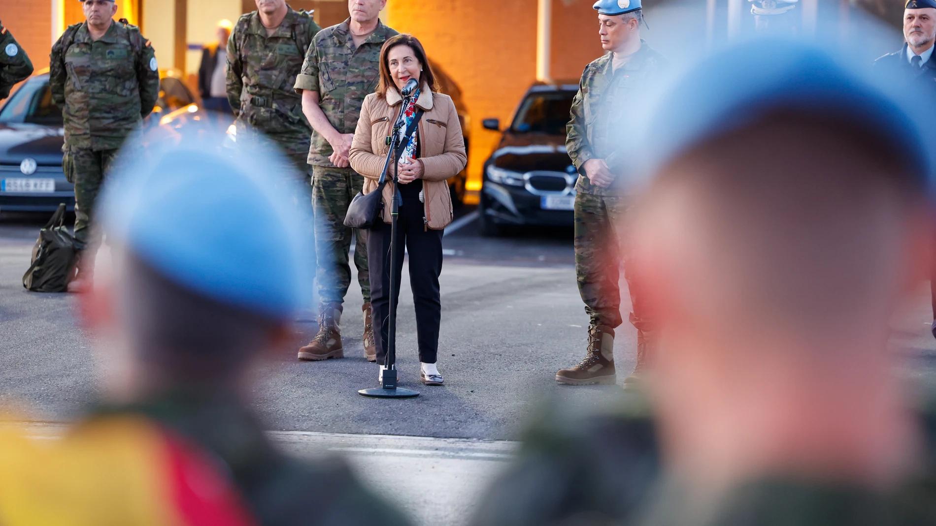 La ministra de Defensa, Margarita Robles, despide al contigente militar con destino en Líbano en la base área de Torrejón de Ardoz, a 17 de mayo de 2025. REMITIDA / HANDOUT por Ministerio de Defensa Fotografía remitida a medios de comunicación exclusivamente para ilustrar la noticia a la que hace referencia la imagen, y citando la procedencia de la imagen en la firma 17/05/2025
