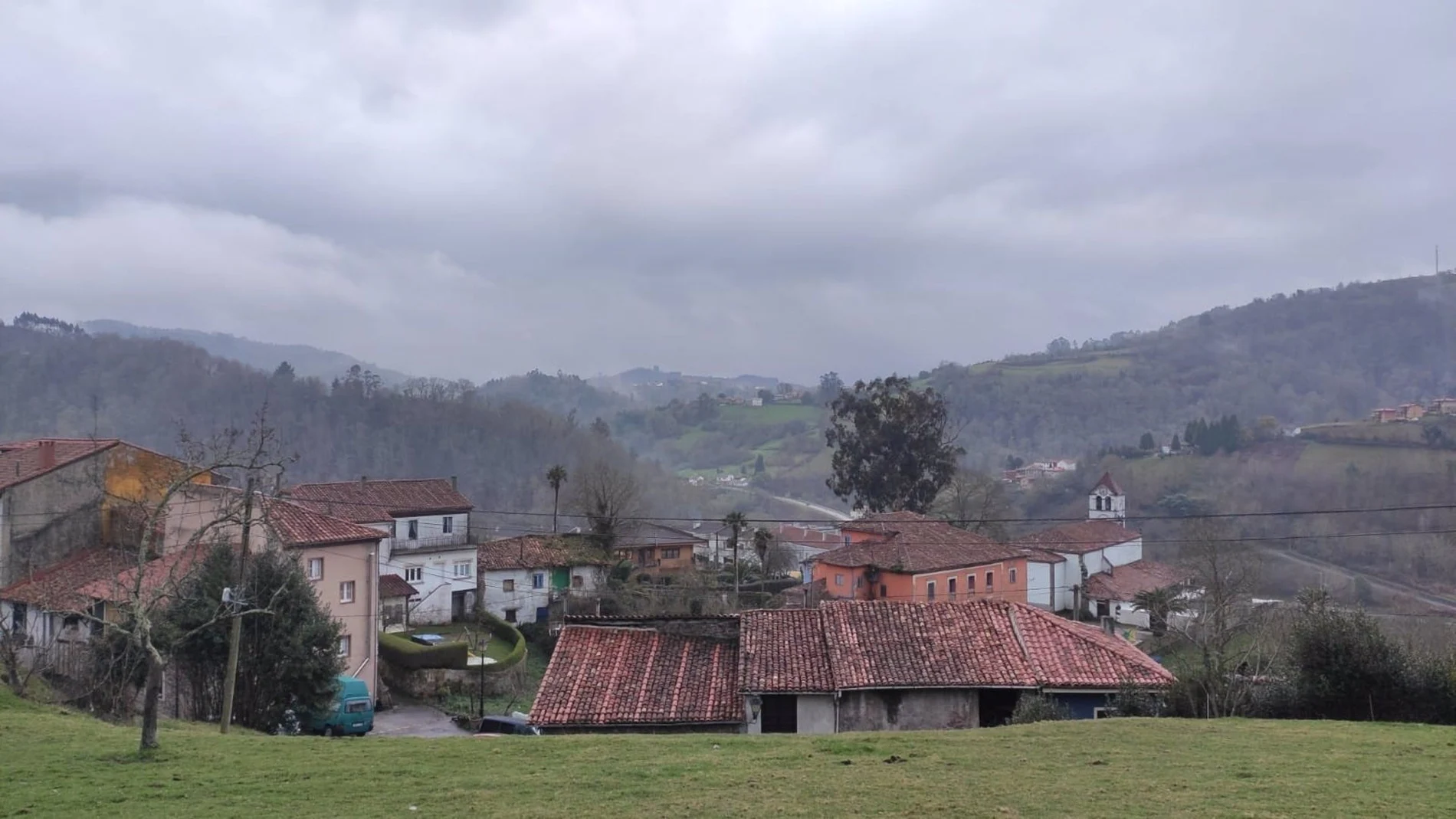 Sucesos.- Muere un motorista de 20 años en Cabranes (Asturias) tras una colisión frontal con una autocaravana