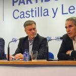 Francisco Vázquez, Héctor Palencia y Juan José Sanz Vitorio durante la rueda de prensa