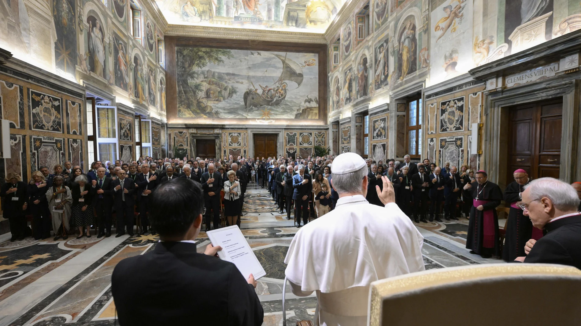 León XIV apeló este sábado a la doctrina social de la Iglesia "como instrumento de paz y diálogo para construir puentes de fraternidad universal", en una audiencia con miembros de la Fundación 'Centesimus Annus Pro Pontifice' en la Sala Clementina del Palacio Apostólico del Vaticano.