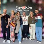 Melody con vaqueros de flores horas previas a la final de Eurovisión 2025.