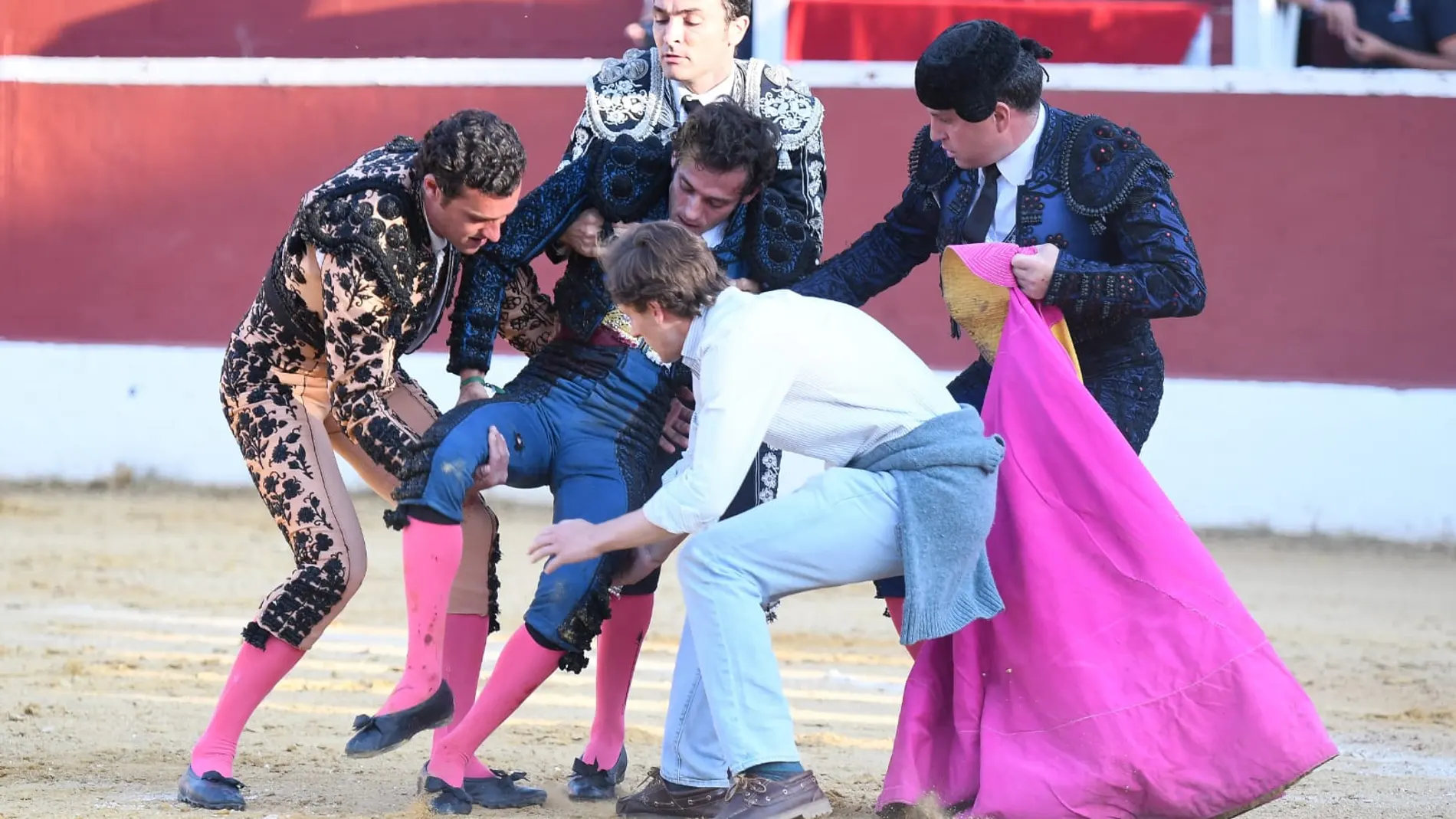¿Era necesario cancelar el festejo tras las cornadas en Alalpardo?