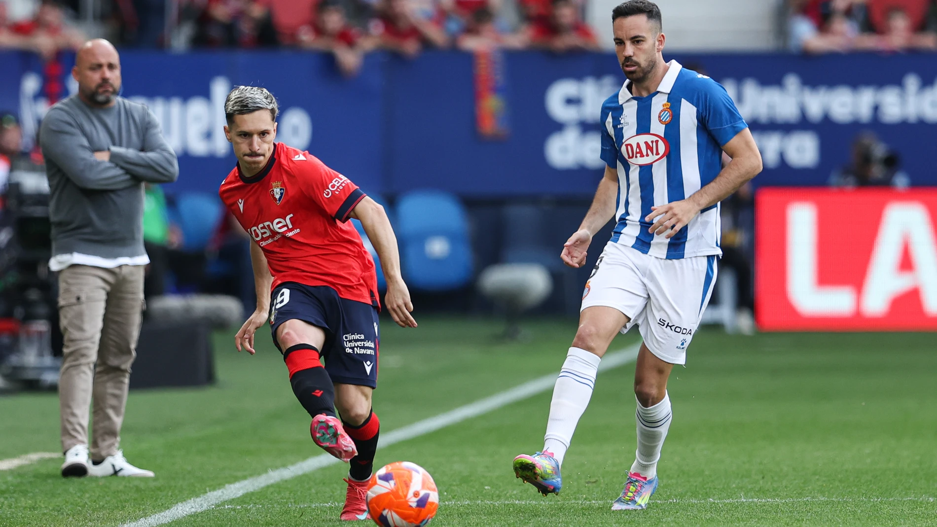 Bryan Zaragoza of CA Osasuna and Edu Exposito of Espanyol during the Spanish League, LaLiga EA Sports, football match played between CA Osasuna and RCD Espanyol at El Sadar stadium on May 18, 2025, in Pamplona, Navarra, Spain. AFP7 18/05/2025 ONLY FOR USE IN SPAIN