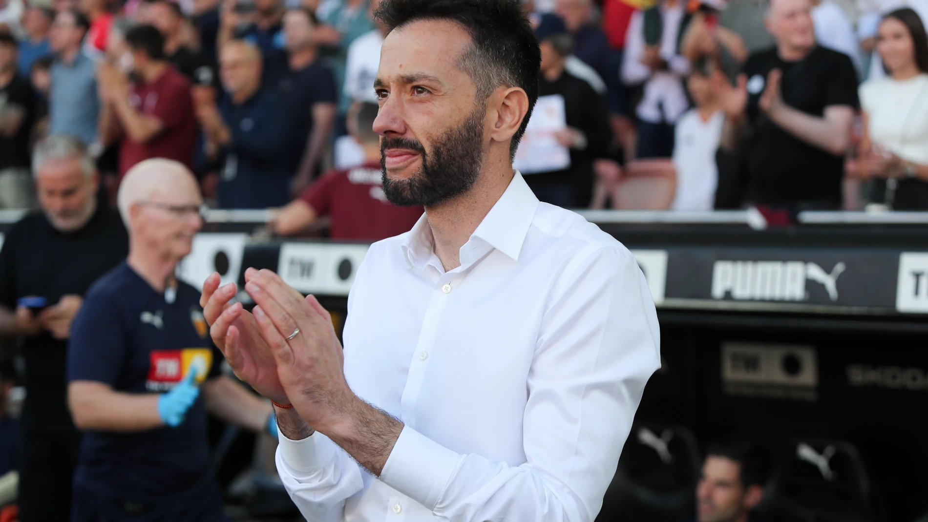 Carlos Corberan, head coach of Valencia, looks on during the Spanish League, LaLiga EA Sports, football match played between Valencia CF and Athletic Club de Bilbao at Mestalla stadium on May 18, 2025, in Madrid, Spain. AFP7 18/05/2025 ONLY FOR USE IN SPAIN