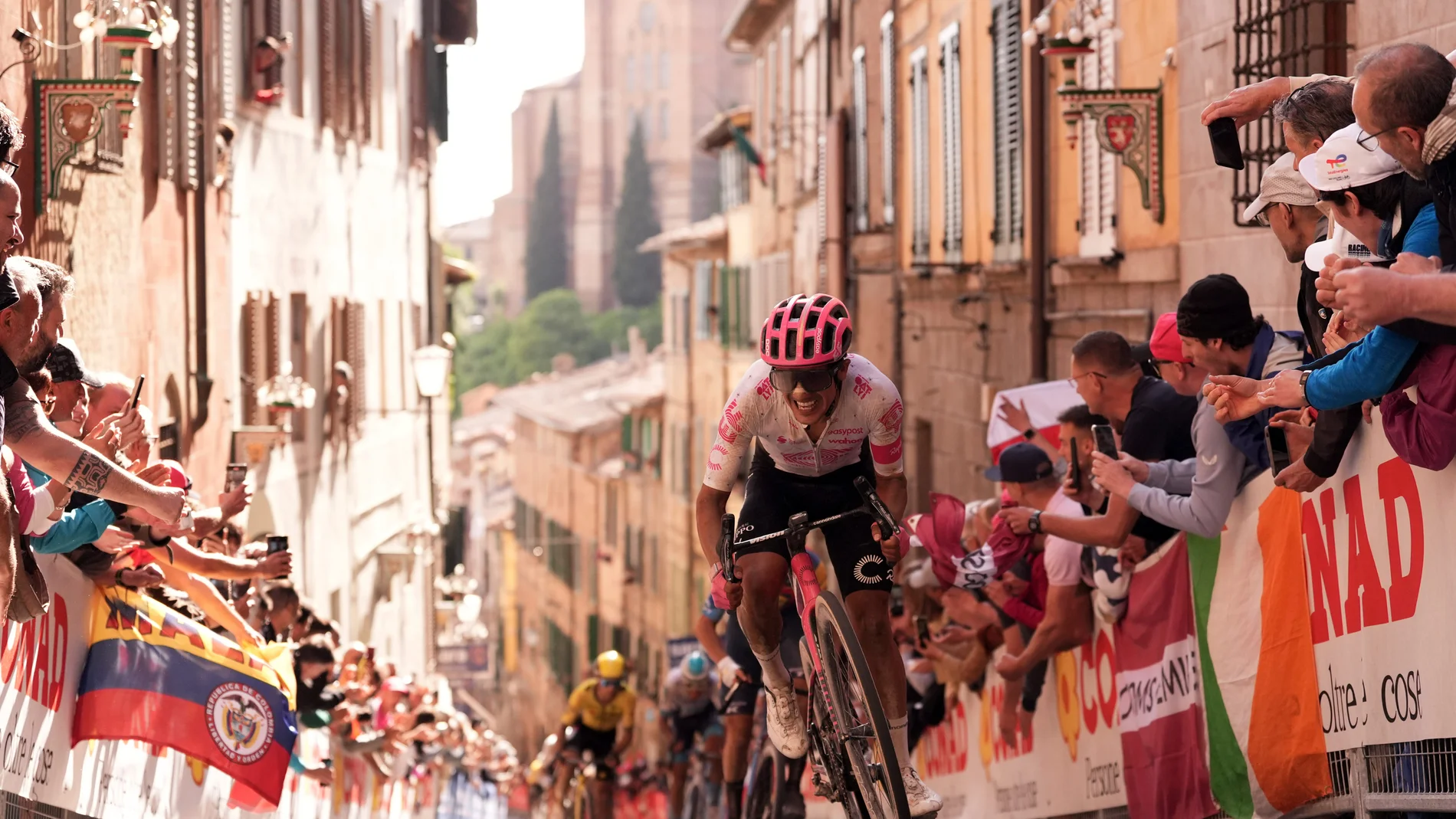 Richard Carapaz of Ef Education - Easypost during stage 9 of the Giro d'Italia from Gubbio to Siena, Italy, Sunday, May 18, 2025. (Massimo Paolone/LaPresse via AP)