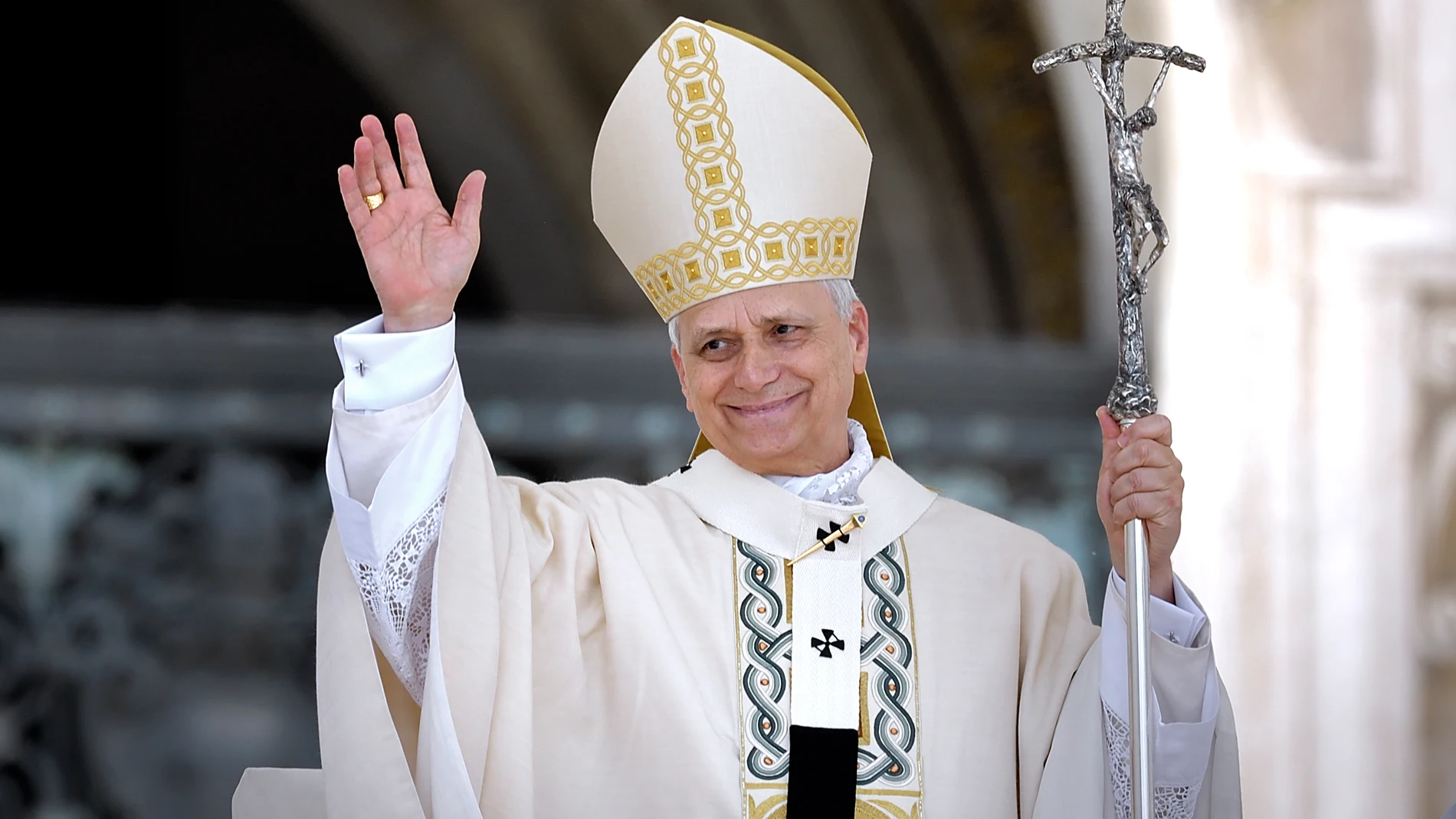 El Papa León XIV durante la misa de inicio de su Pontificado, en la plaza de San Pedro, en la plaza de San Pedro, a 17 de mayo de 2025, en Ciudad del Vaticano. Con esta ceremonia se marca el inicio del ministerio petrino del estadounidense Robert Prevost, el Papa León XIV. Prevost se convierte así en el 267 Pontífice de la Iglesia tras el fallecimiento el pasado 21 de abril del Papa Francisco. Se espera la presencia de más de 150 delegaciones internacionales y cerca de 200.000 fieles. 18 MAY...