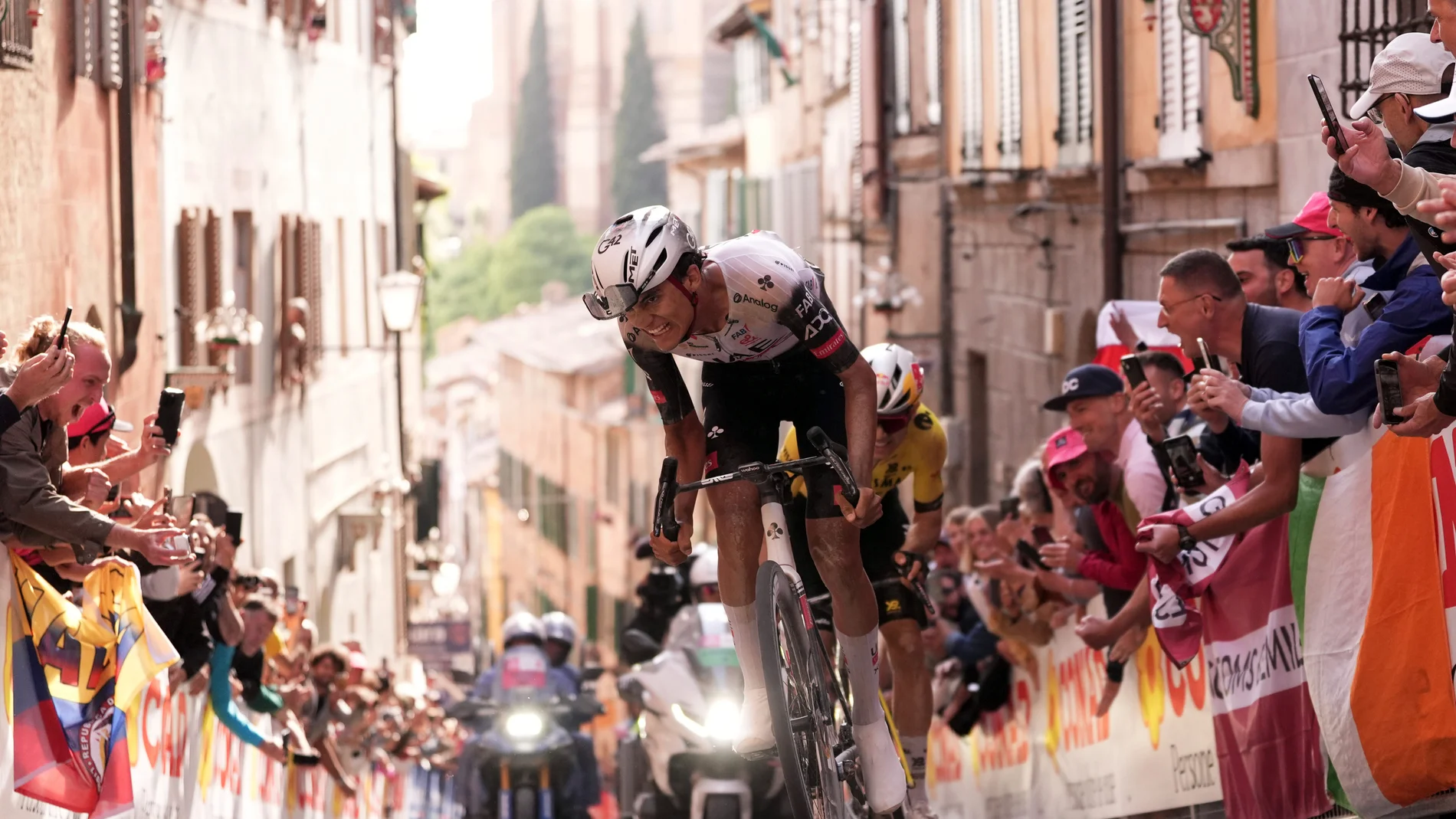 Juan Ayuso of Uae Team Emirates Xrg during stage 9 of the Giro d'Italia from Gubbio to Siena, Italy, Sunday, May 18, 2025. (Massimo Paolone/LaPresse via AP)