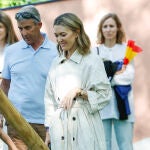 Marta Ortega con gabardina perfecta para primavera.