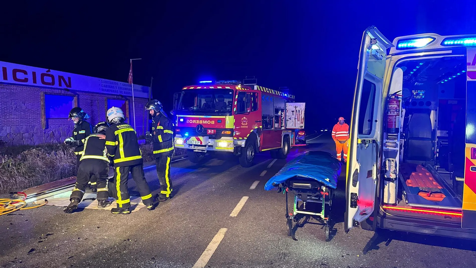 MADRID.-Sucesos.- Un choque frontal entre dos turismos deja dos heridos graves en Navalcarnero