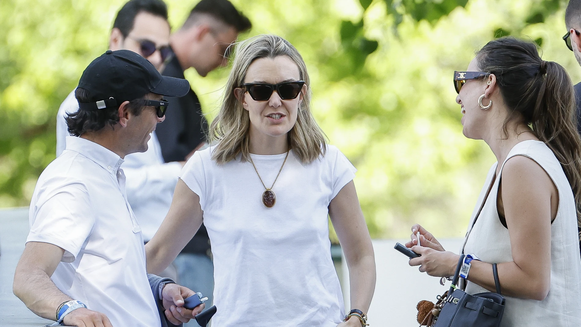 El look de básicos de Marta Ortega en la hípica.