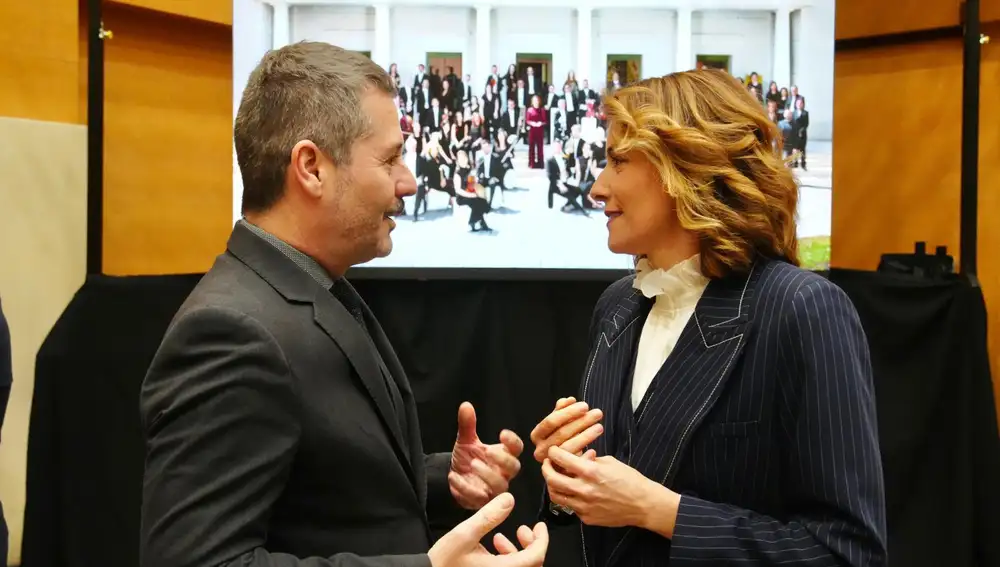 Mariano de Paco y Alondra de la Parra charlan el pasado 16 de mayo tras la presentación de la temporada 2025-2026 de la ORCAM.