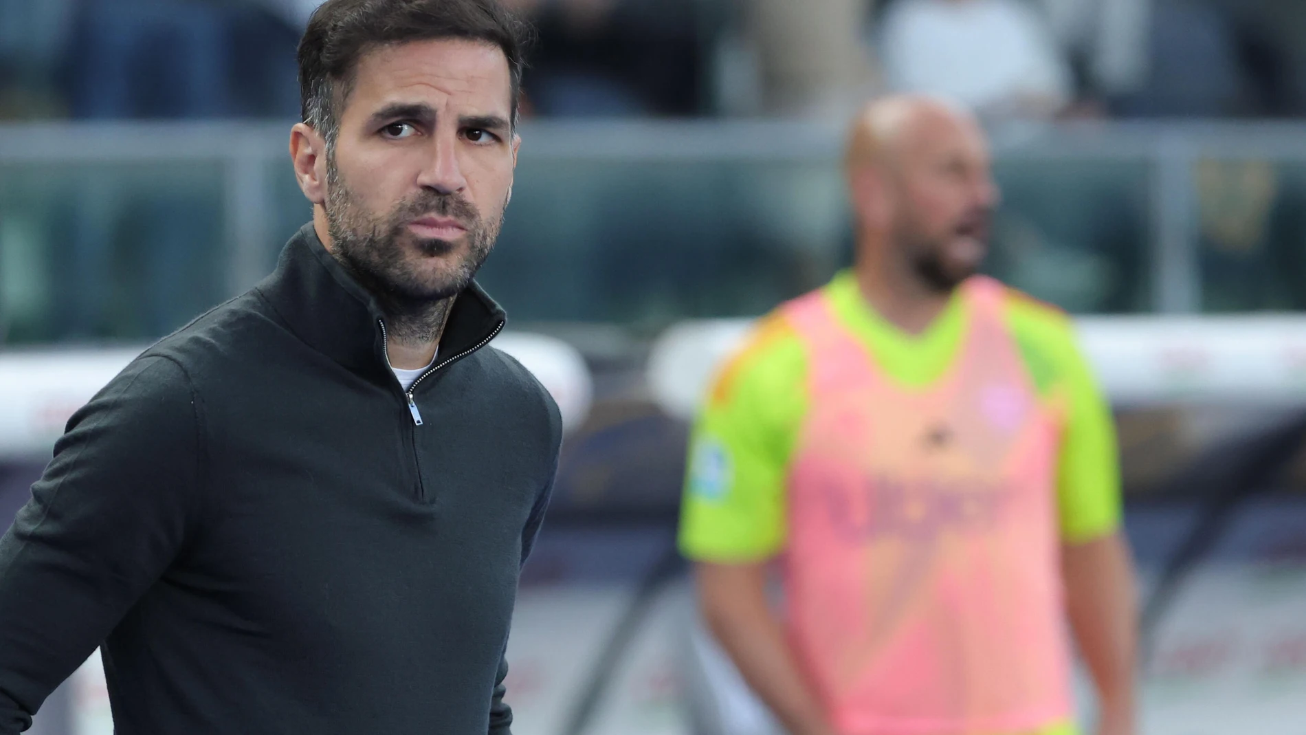 Verona (Italy), 18/05/2025.- Como’s head coach Cesc Fabregas looks on during the Italian Serie A soccer match between Hellas Verona against Como 1907 in Verona, Italy, 18 May 2025. (Italia) EFE/EPA/Emanuele Pennnacchio