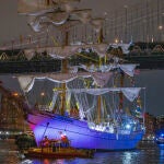 Al menos dos heridos graves al chocar el velero Cuauhtémoc con el puente de Brooklyn