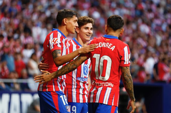 Los jugadores del Atlético celebran un gol al Betis