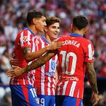 Los jugadores del Atlético celebran un gol al Betis