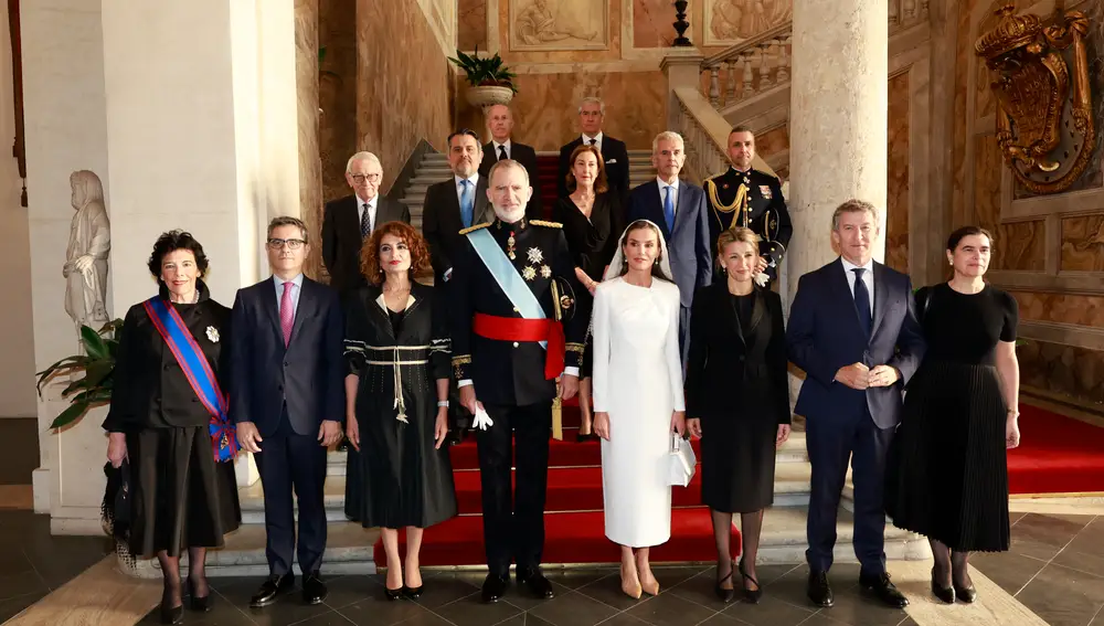 Los reyes asisten a la misa del inicio del pontificado del papa León XIV en la plaza de San Pedro