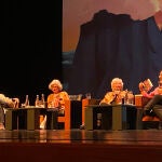Isabel Allende: "Por primera vez en la historia de EEUU, la democracia está en juego"