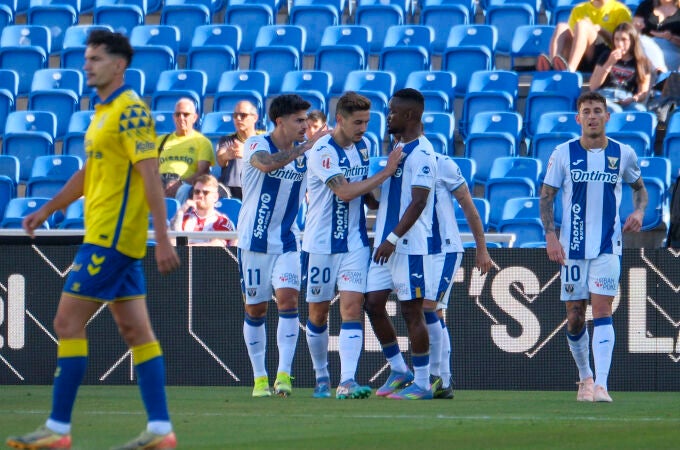 Los jugadores del Leganés celebran el gol de Raba a Las Palmas
