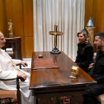 El papa León XIV recibe a Zelenski tras la misa de inicio de su pontificado