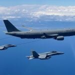 Cazas F-18 y un avión cisterna Airbus A330 MRTT protagonizan un vuelo histórico