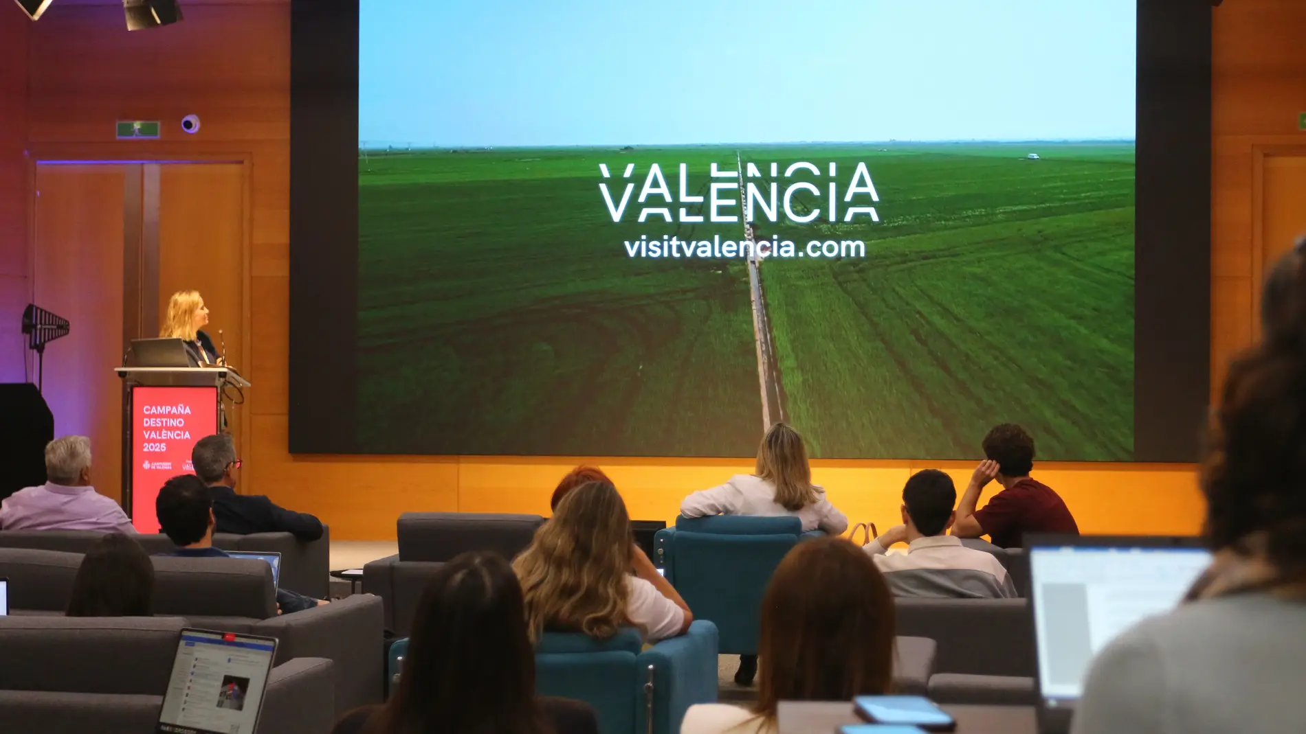 Valencia presenta su nueva campaña de turismo con la que busca contar con influencers locales como Peldanyos