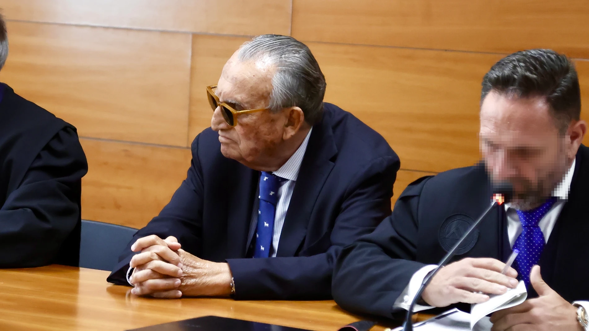 El expresidente de la Diputación Carlos Fabra durante el juicio REMITIDA / HANDOUT por CARMEN RIPOLLÉS Fotografía remitida a medios de comunicación exclusivamente para ilustrar la noticia a la que hace referencia la imagen, y citando la procedencia de la imagen en la firma 19/05/2025