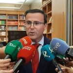 El secretario general del PSOE extremeño y presidente de la Diputación de Badajoz, Miguel Ángel Gallardo, en declaraciones a los medios